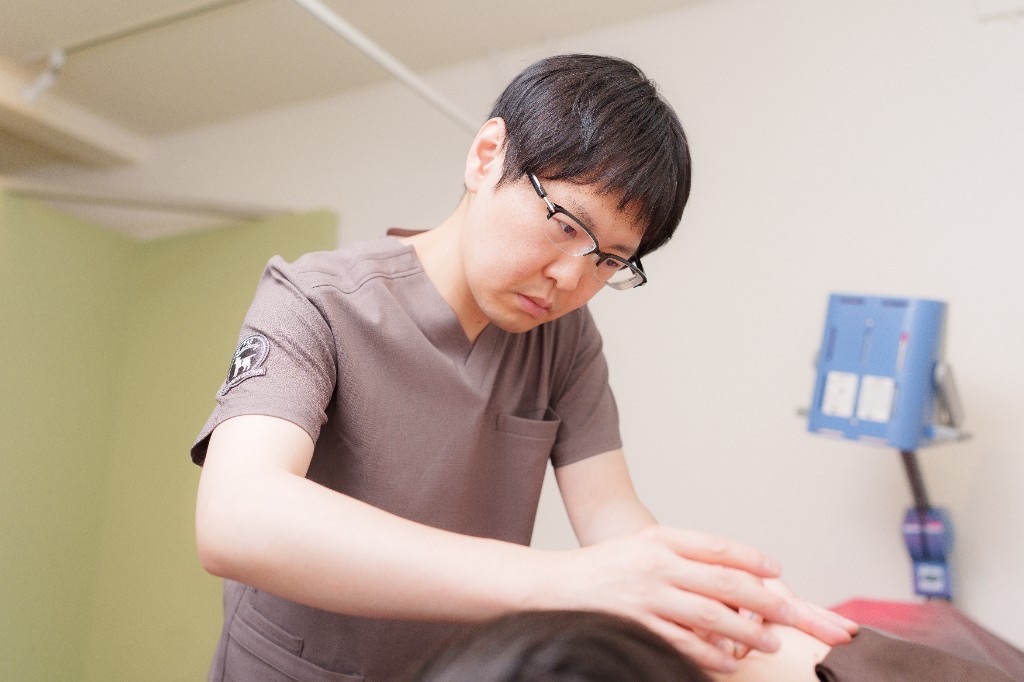 マタニティ鍼灸の施術イメージ。